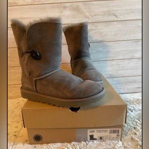 Ugg Bailey Buttons size 8